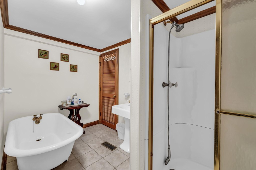 Chattanooga, Tennessee, 37404, United States, 5 Bedrooms Bedrooms, ,4 BathroomsBathrooms,Residential,Forsale,1963589