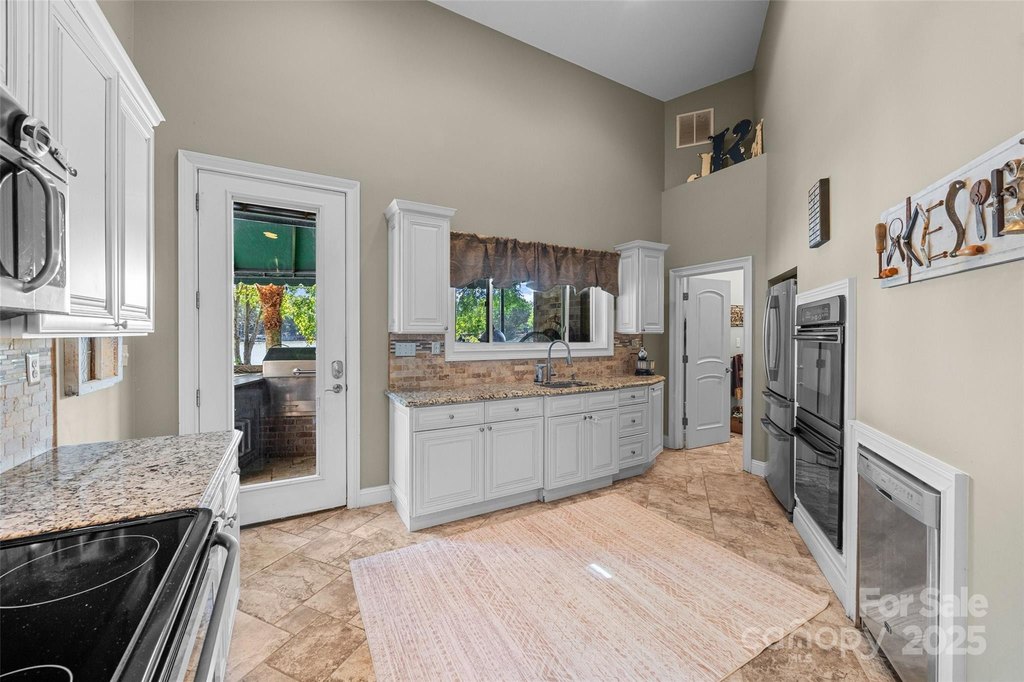 Clover, South Carolina, 29710, United States, 5 Bedrooms Bedrooms, ,7.5 BathroomsBathrooms,Residential,Forsale,2004572