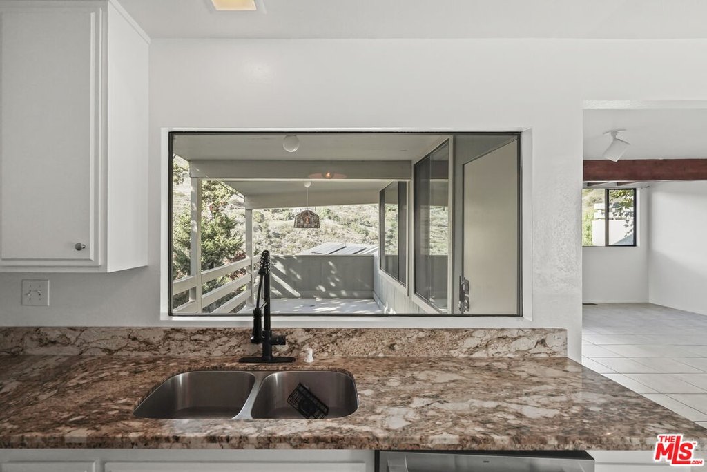 Malibu, California, 90265, United States, 3 Bedrooms Bedrooms, ,2 BathroomsBathrooms,Residential,Forsale,2009615