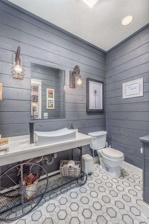 Talbott, Tennessee, 37877, United States, 5 Bedrooms Bedrooms, ,4.5 BathroomsBathrooms,Residential,Forsale,2002624