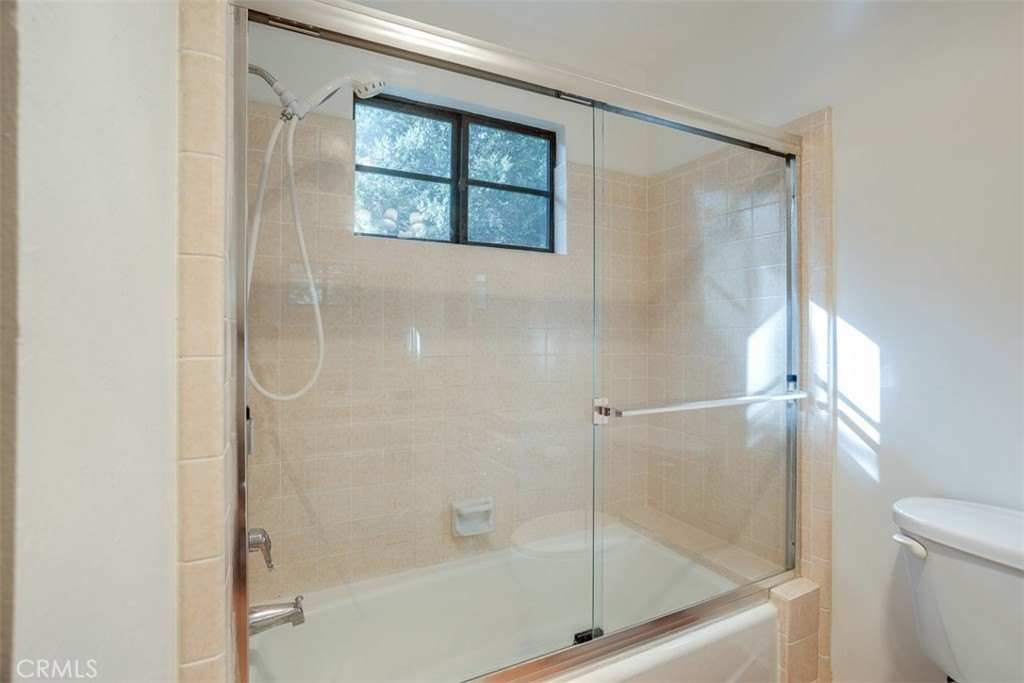 Lake Arrowhead, California, 92352, United States, 5 Bedrooms Bedrooms, ,3.5 BathroomsBathrooms,Residential,Forsale,1953304