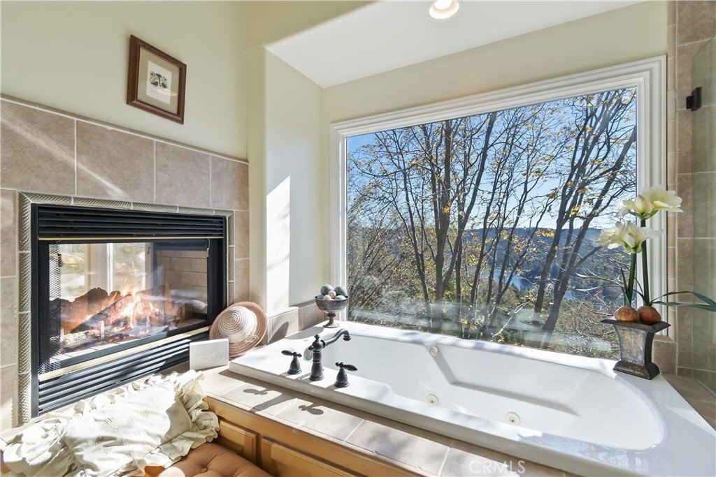 Lake Arrowhead, California, 92352, United States, 3 Bedrooms Bedrooms, ,2.5 BathroomsBathrooms,Residential,Forsale,2000297