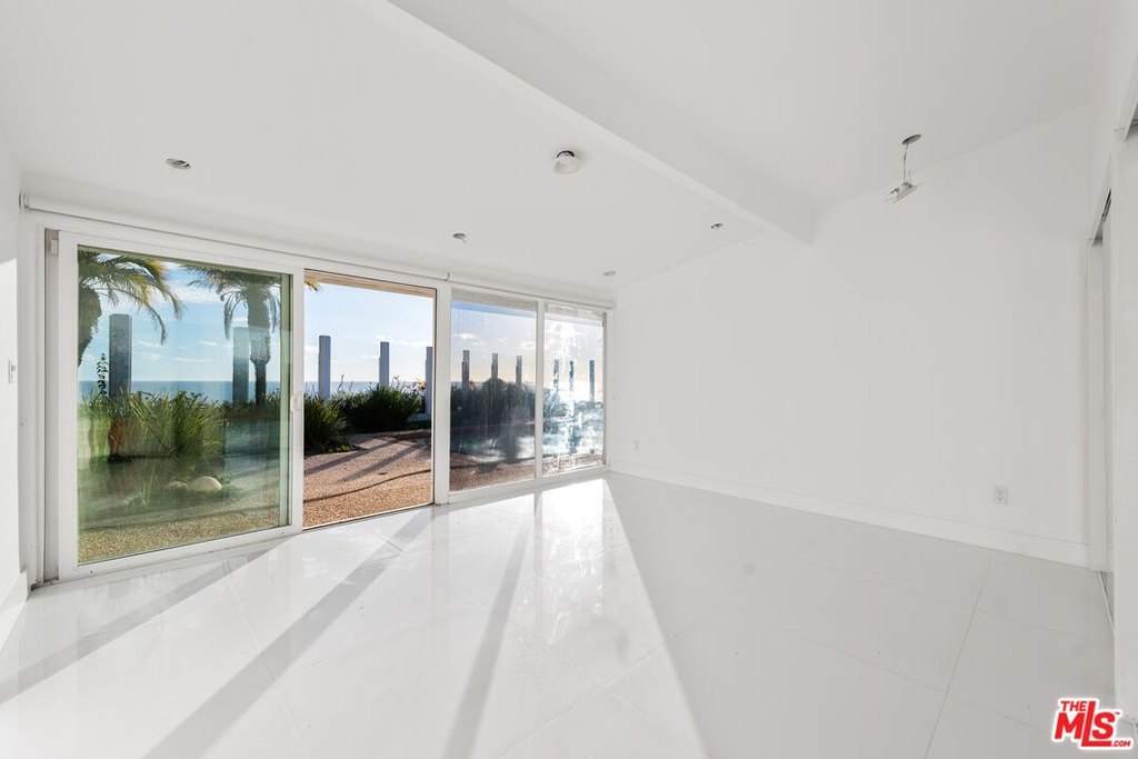 Malibu, California, 90265, United States, 4 Bedrooms Bedrooms, ,4 BathroomsBathrooms,Residential,Forsale,2009612