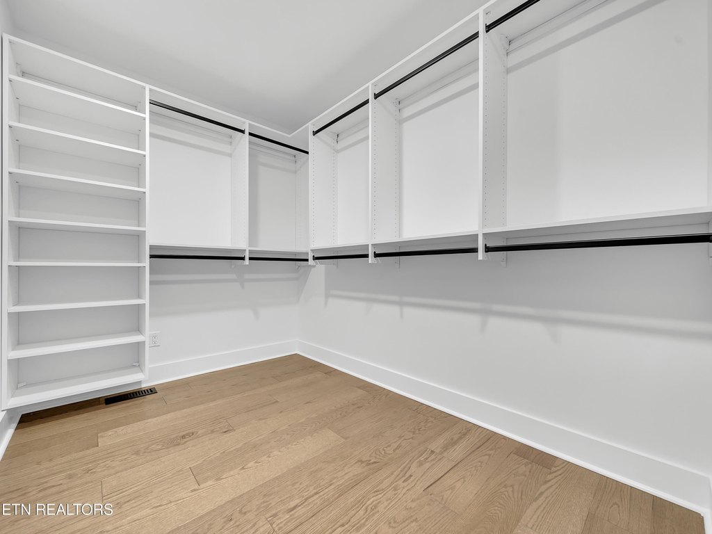 Maryville, Tennessee, 37801, United States, 3 Bedrooms Bedrooms, ,3 BathroomsBathrooms,Residential,Forsale,1973600