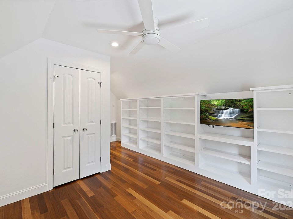 Flat Rock, North Carolina, 28731, United States, 3 Bedrooms Bedrooms, ,3 BathroomsBathrooms,Residential,Forsale,2004304