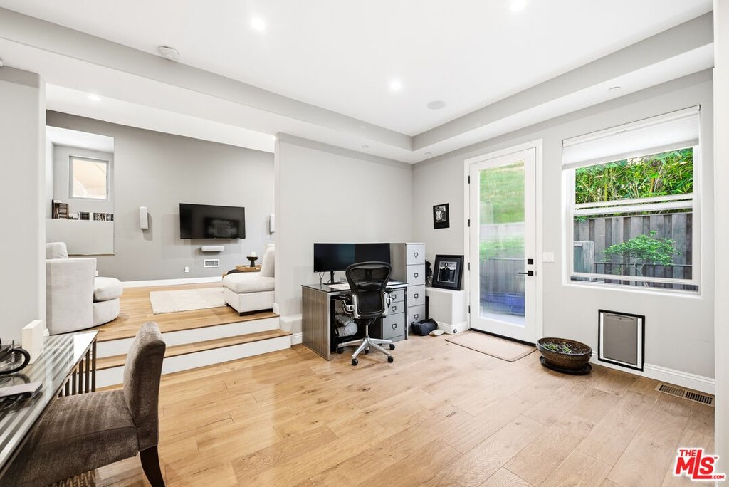 Malibu, California, 90265, United States, 4 Bedrooms Bedrooms, ,3.5 BathroomsBathrooms,Residential,Forsale,2009613