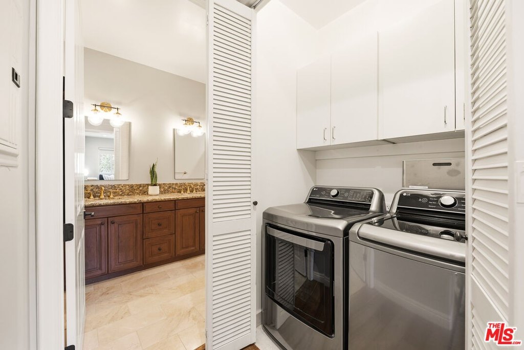 Malibu, California, 90265, United States, 4 Bedrooms Bedrooms, ,3.5 BathroomsBathrooms,Residential,Forsale,2009613