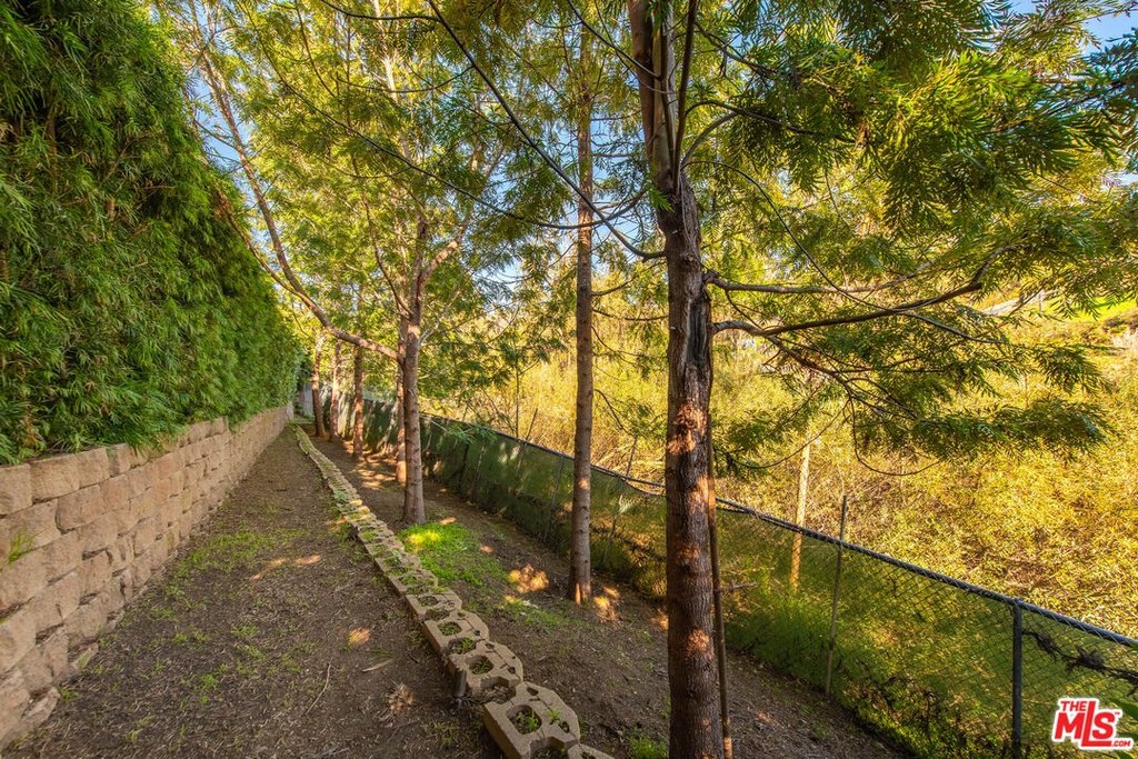 Malibu, California, 90265, United States, 4 Bedrooms Bedrooms, ,3.5 BathroomsBathrooms,Residential,Forsale,2009613