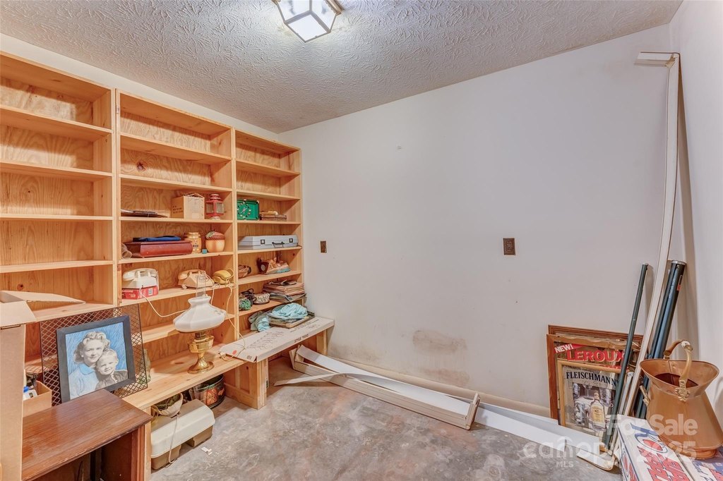 Asheville, North Carolina, 28806, United States, 4 Bedrooms Bedrooms, ,6.5 BathroomsBathrooms,Residential,Forsale,2011987