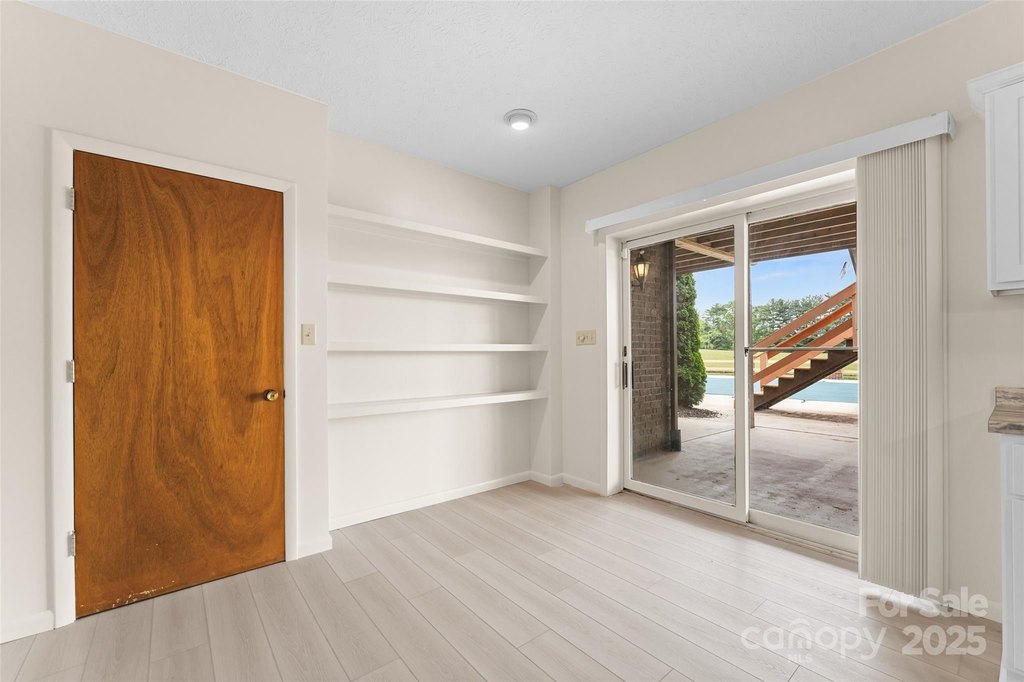 Asheville, North Carolina, 28806, United States, 4 Bedrooms Bedrooms, ,6.5 BathroomsBathrooms,Residential,Forsale,2011987