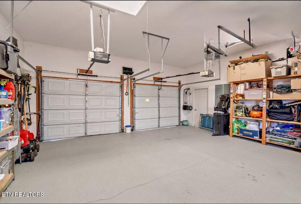 Kingston, Tennessee, 37763, United States, 4 Bedrooms Bedrooms, ,3.5 BathroomsBathrooms,Residential,Forsale,1893802