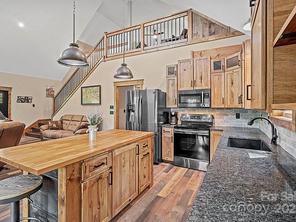 Leicester, North Carolina, 28748, United States, 3 Bedrooms Bedrooms, ,2 BathroomsBathrooms,Residential,Forsale,2004307