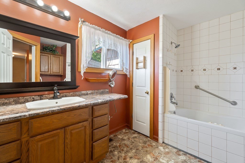 Sparta, Tennessee, 38583, United States, 3 Bedrooms Bedrooms, ,2 BathroomsBathrooms,Residential,Forsale,1999490