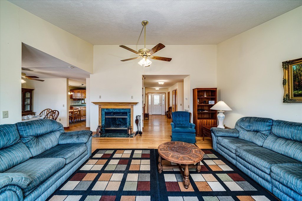 Monterey, Tennessee, 38574, United States, 4 Bedrooms Bedrooms, ,3 BathroomsBathrooms,Residential,Forsale,1954065