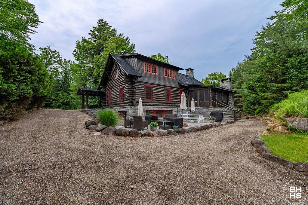 Lake Placid, New York, 12946, United States, 4 Bedrooms Bedrooms, ,3.5 BathroomsBathrooms,Residential,Forsale,1999414