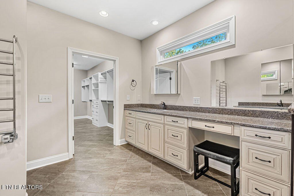 Loudon, Tennessee, 37774, United States, 3 Bedrooms Bedrooms, ,3.5 BathroomsBathrooms,Residential,Forsale,1960210