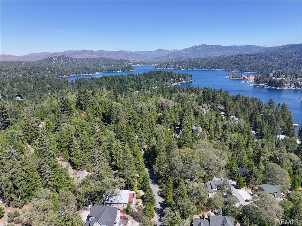Lake Arrowhead, California, 92352, United States, 4 Bedrooms Bedrooms, ,3 BathroomsBathrooms,Residential,Forsale,1971047