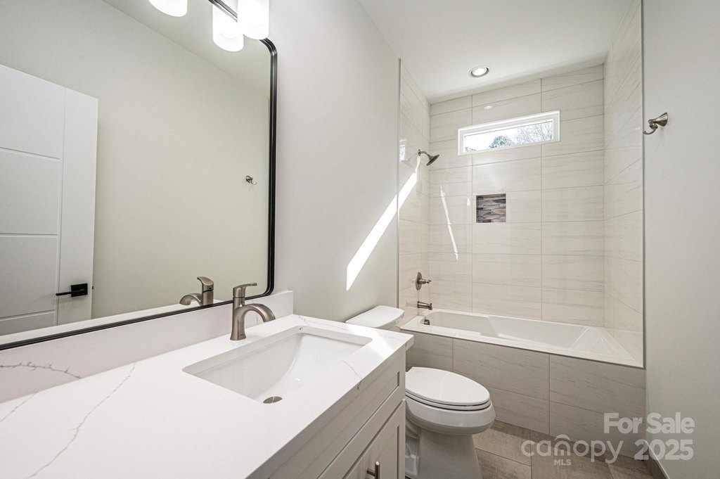 Hickory, North Carolina, 28601, United States, 4 Bedrooms Bedrooms, ,3 BathroomsBathrooms,Residential,Forsale,2007717