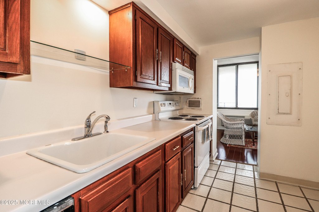 Monmouth Beach, New Jersey, 07750, United States, 1 Bedroom Bedrooms, ,1.5 BathroomsBathrooms,Residential,Forsale,2012963