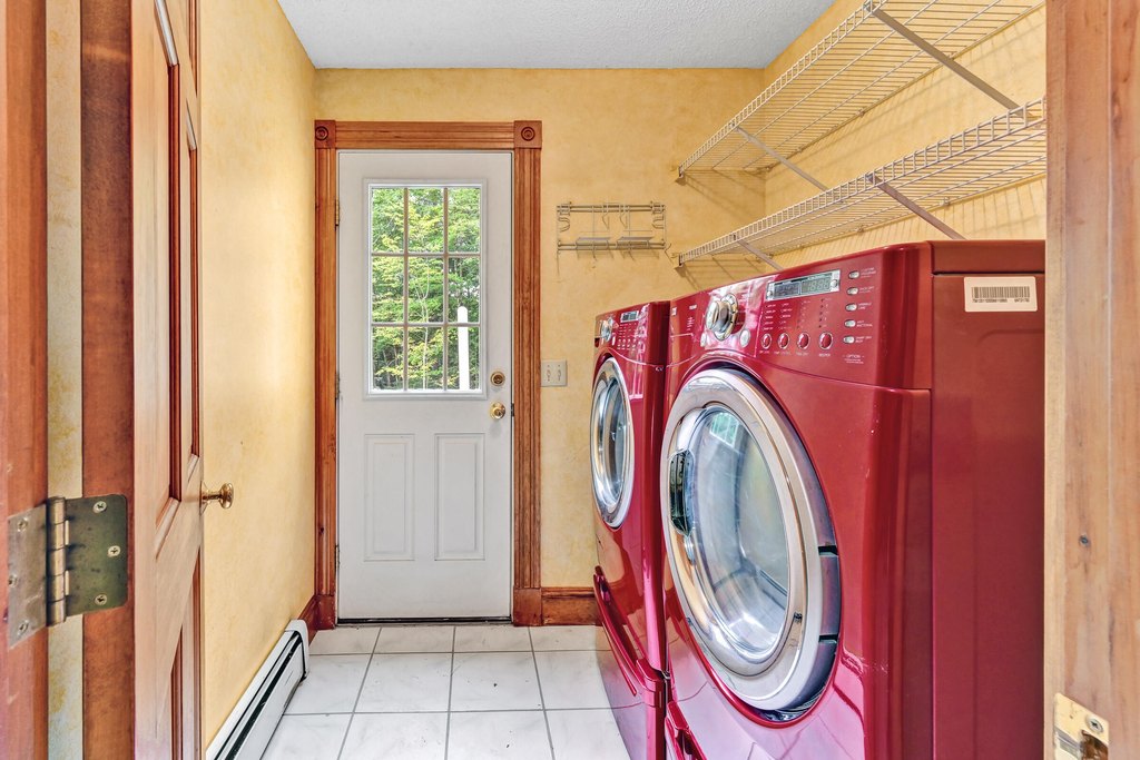 Wayne, Maine, 04284, United States, 4 Bedrooms Bedrooms, ,3 BathroomsBathrooms,Residential,Forsale,2004722