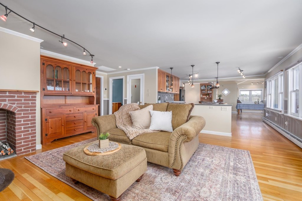 Nottingham, New Hampshire, 03290, United States, 4 Bedrooms Bedrooms, ,2.5 BathroomsBathrooms,Residential,Forsale,2004712