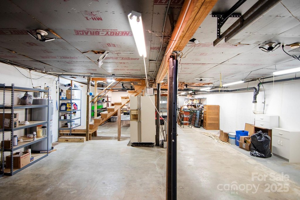 Hendersonville, North Carolina, 28792, United States, 3 Bedrooms Bedrooms, ,3 BathroomsBathrooms,Residential,Forsale,1960261