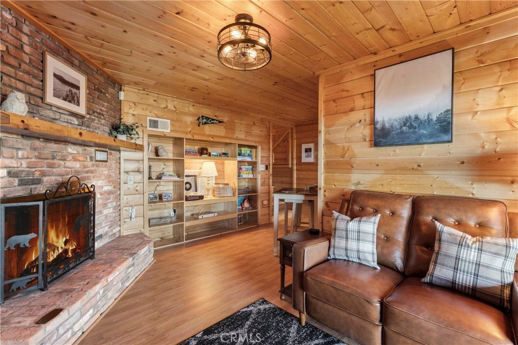 Crestline, California, 92325, United States, 3 Bedrooms Bedrooms, ,2.5 BathroomsBathrooms,Residential,Forsale,2004857