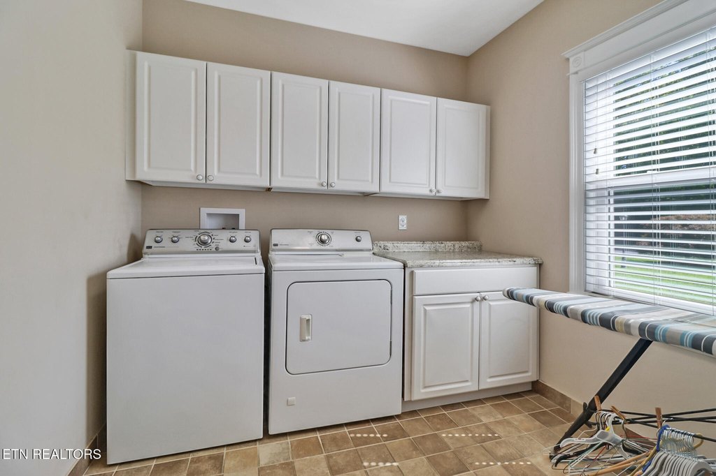 Crossville, Tennessee, 38572, United States, 3 Bedrooms Bedrooms, ,3.5 BathroomsBathrooms,Residential,Forsale,1968515