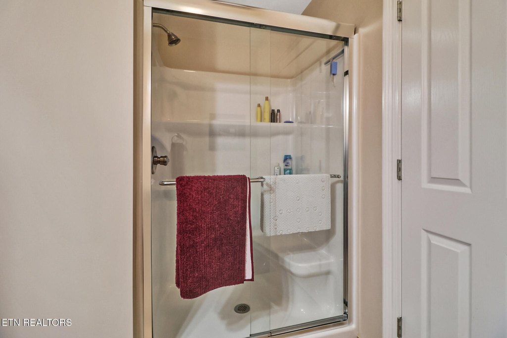 Crossville, Tennessee, 38572, United States, 3 Bedrooms Bedrooms, ,3.5 BathroomsBathrooms,Residential,Forsale,1968515