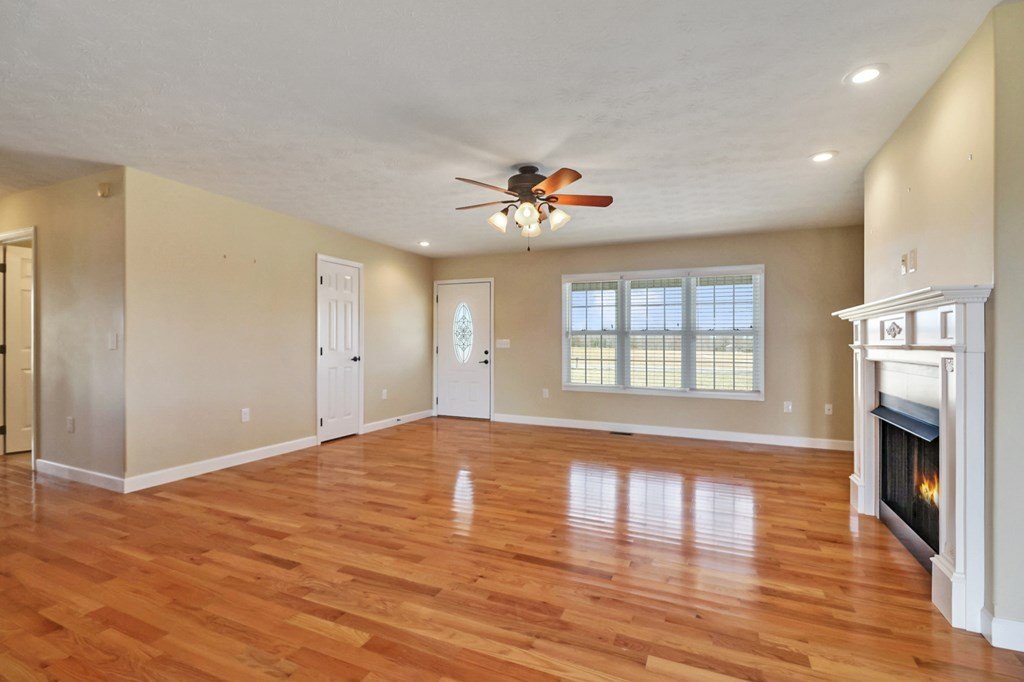 Jamestown, Tennessee, 38556, United States, 2 Bedrooms Bedrooms, ,2 BathroomsBathrooms,Residential,Forsale,1886027