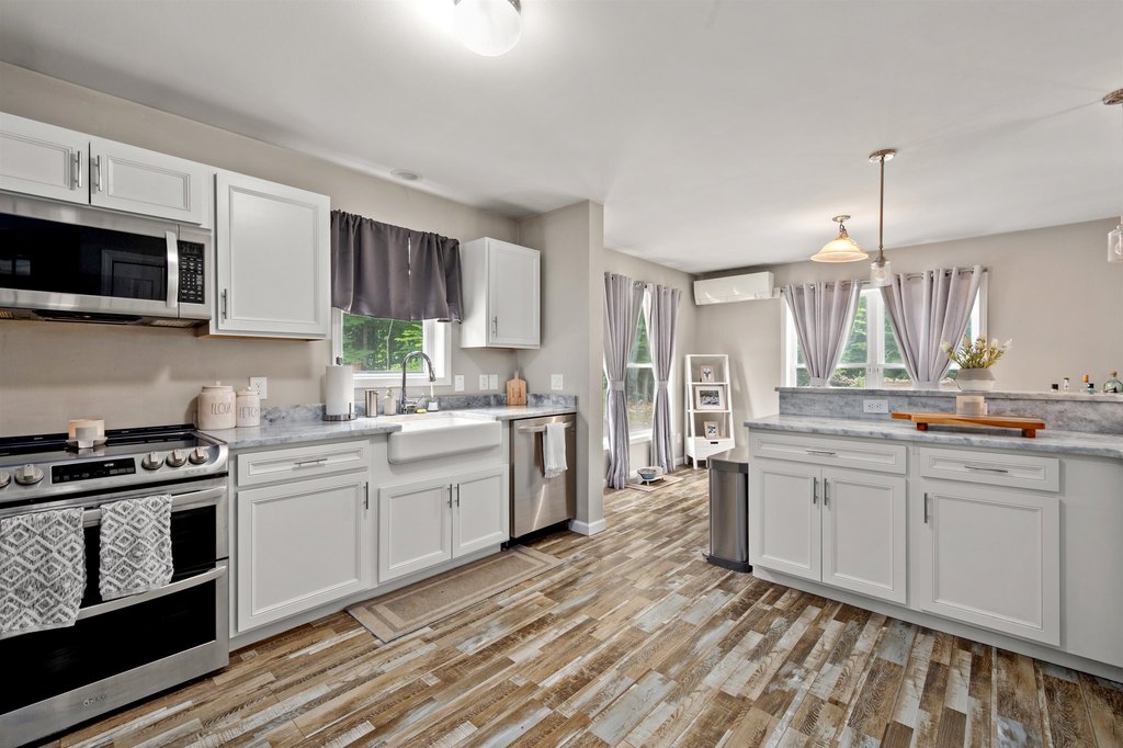 Gilford, New Hampshire, 03249, United States, 4 Bedrooms Bedrooms, ,2.5 BathroomsBathrooms,Residential,Forsale,2004032