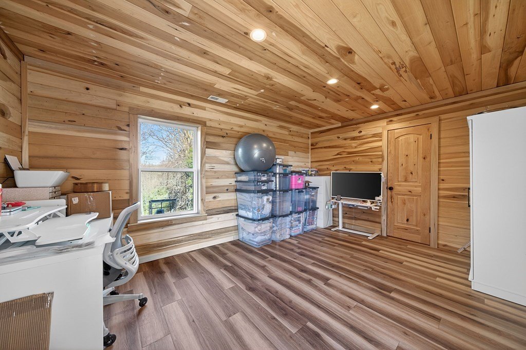 Pall Mall, Tennessee, 38577, United States, 2 Bedrooms Bedrooms, ,1.5 BathroomsBathrooms,Residential,Forsale,2010946