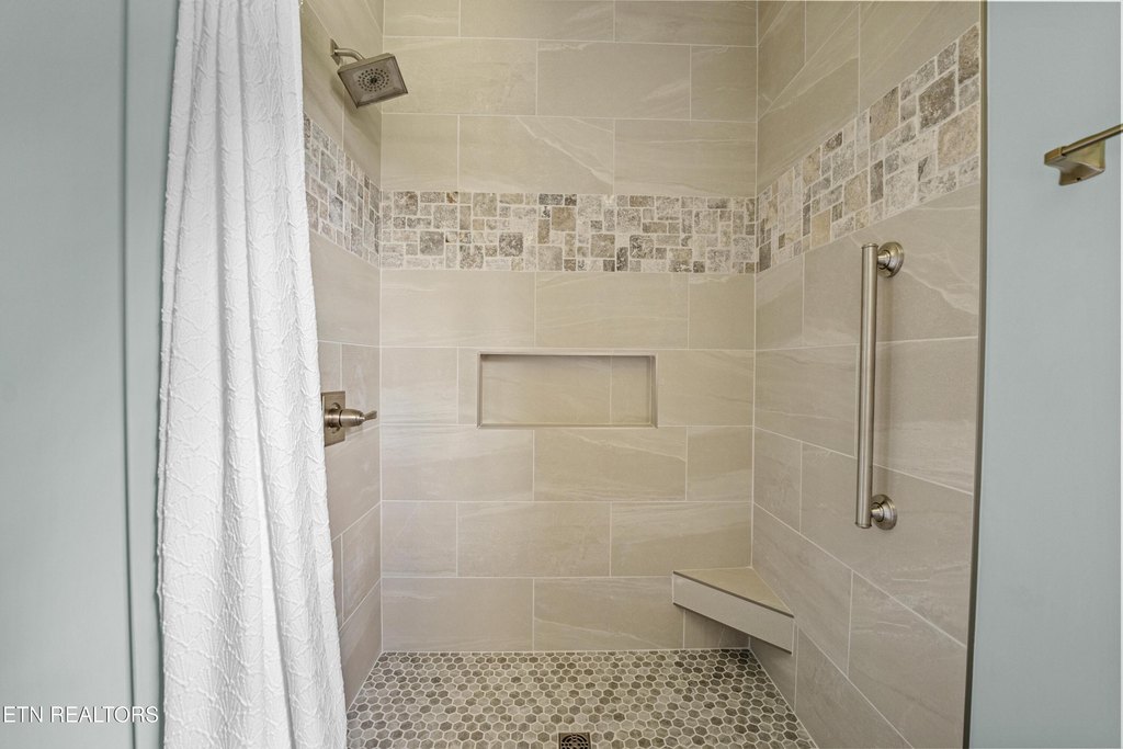 Crossville, Tennessee, 38558, United States, 3 Bedrooms Bedrooms, ,2.5 BathroomsBathrooms,Residential,Forsale,1952851