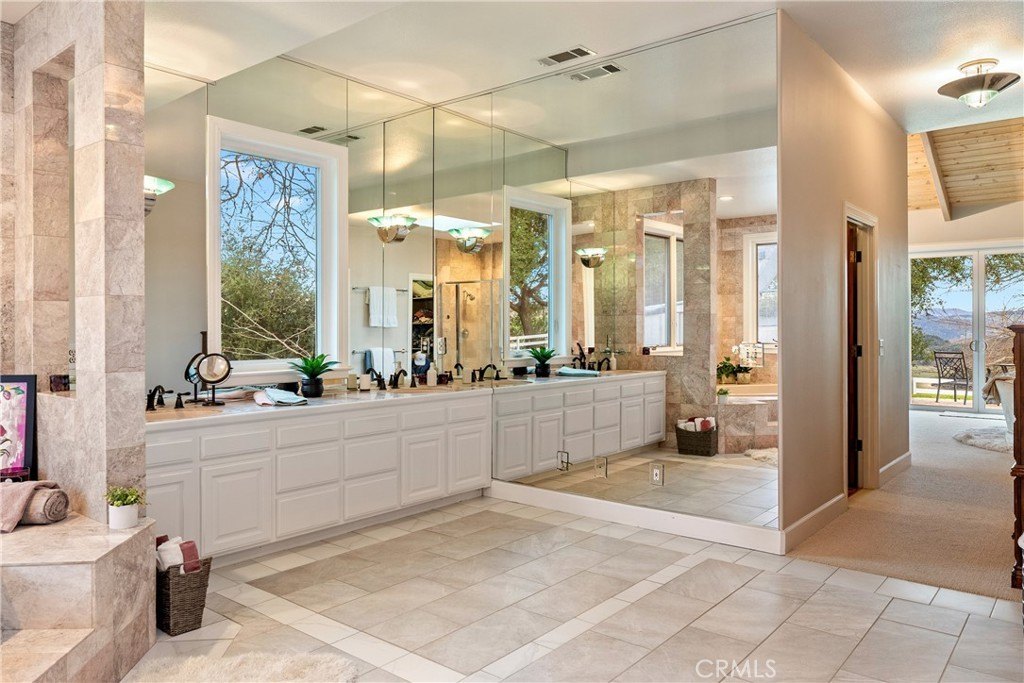 Paso Robles, California, 93446, United States, 6 Bedrooms Bedrooms, ,4.5 BathroomsBathrooms,Residential,Forsale,2009028