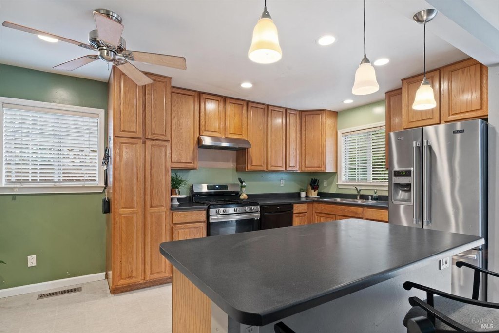 Santa Rosa, California, 95407, United States, 2 Bedrooms Bedrooms, ,1 BathroomBathrooms,Residential,Forsale,1985915