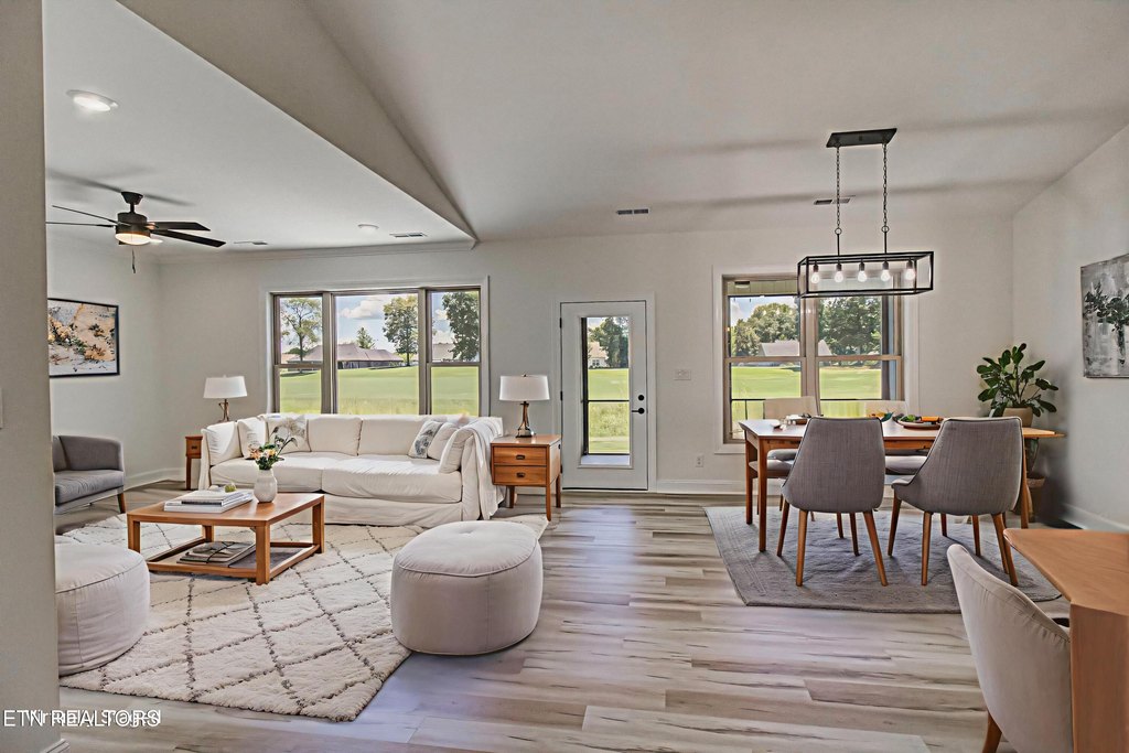 Vonore, Tennessee, 37885, United States, 3 Bedrooms Bedrooms, ,2 BathroomsBathrooms,Residential,Forsale,1910198