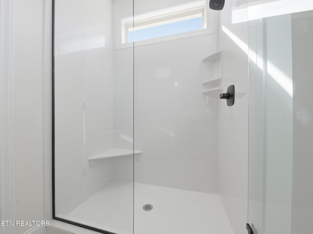 Vonore, Tennessee, 37885, United States, 3 Bedrooms Bedrooms, ,2 BathroomsBathrooms,Residential,Forsale,1910198