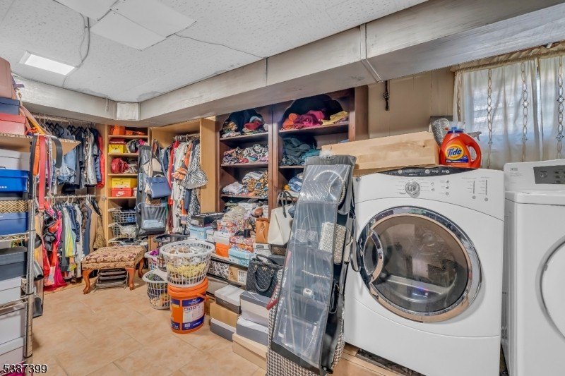 Linden City, New Jersey, 07036, United States, 3 Bedrooms Bedrooms, ,2 BathroomsBathrooms,Residential,Forsale,1994039