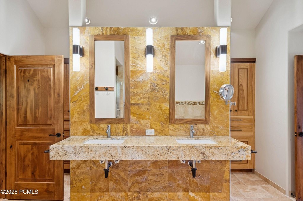 Midway, Utah, 84049, United States, 4 Bedrooms Bedrooms, ,2.5 BathroomsBathrooms,Residential,Forsale,1994162