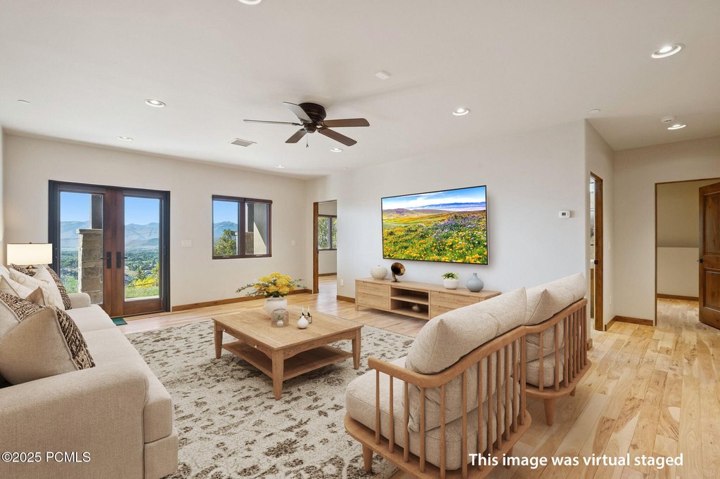 Midway, Utah, 84049, United States, 4 Bedrooms Bedrooms, ,2.5 BathroomsBathrooms,Residential,Forsale,1994162