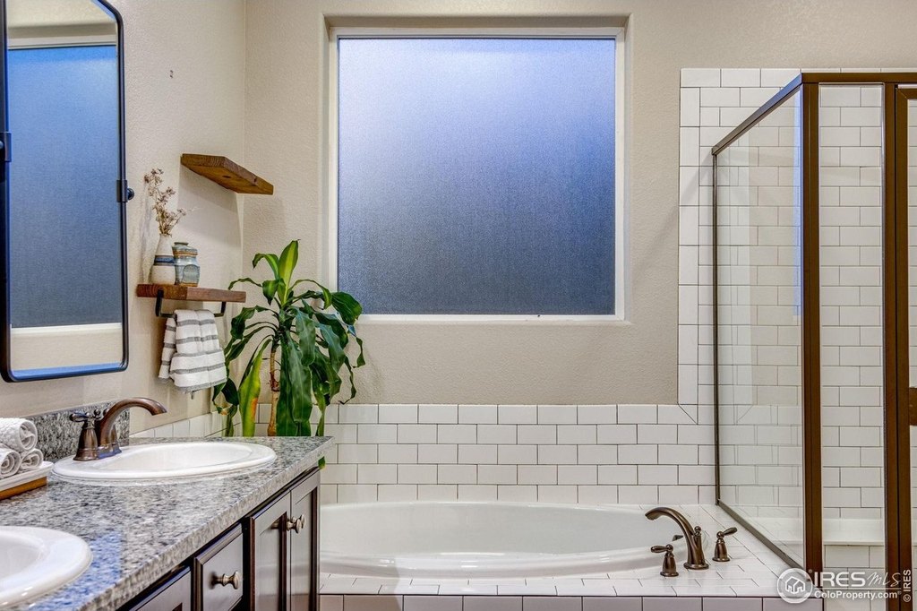 Longmont, Colorado, 80501, United States, 3 Bedrooms Bedrooms, ,2 BathroomsBathrooms,Residential,Forsale,2009201