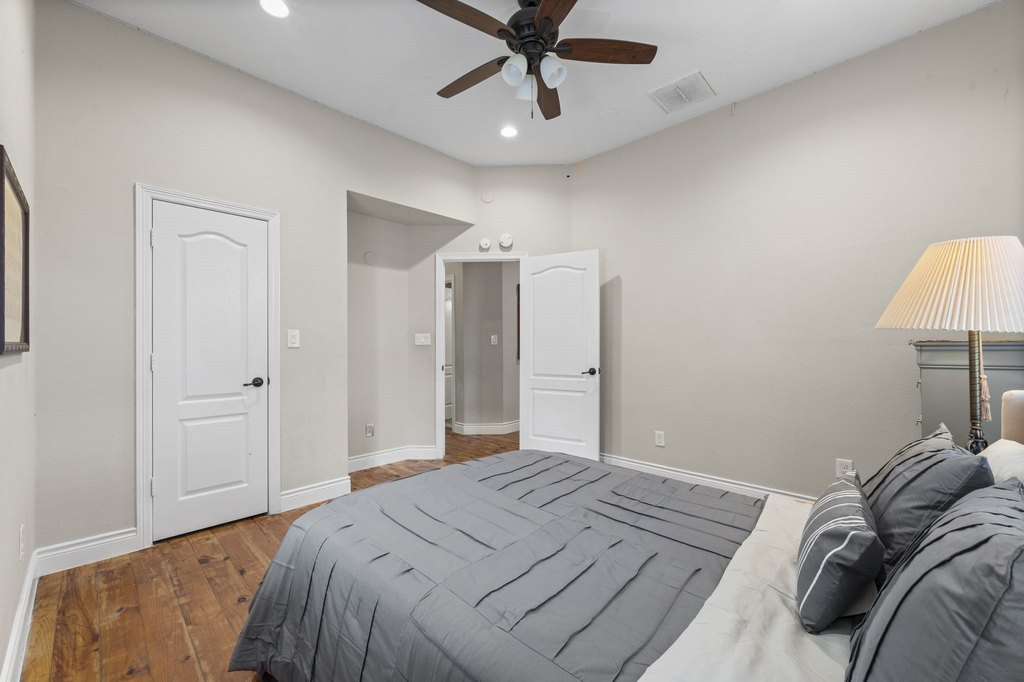 Montgomery, Texas, 77316, United States, 5 Bedrooms Bedrooms, ,3 BathroomsBathrooms,Residential,Forsale,1973417