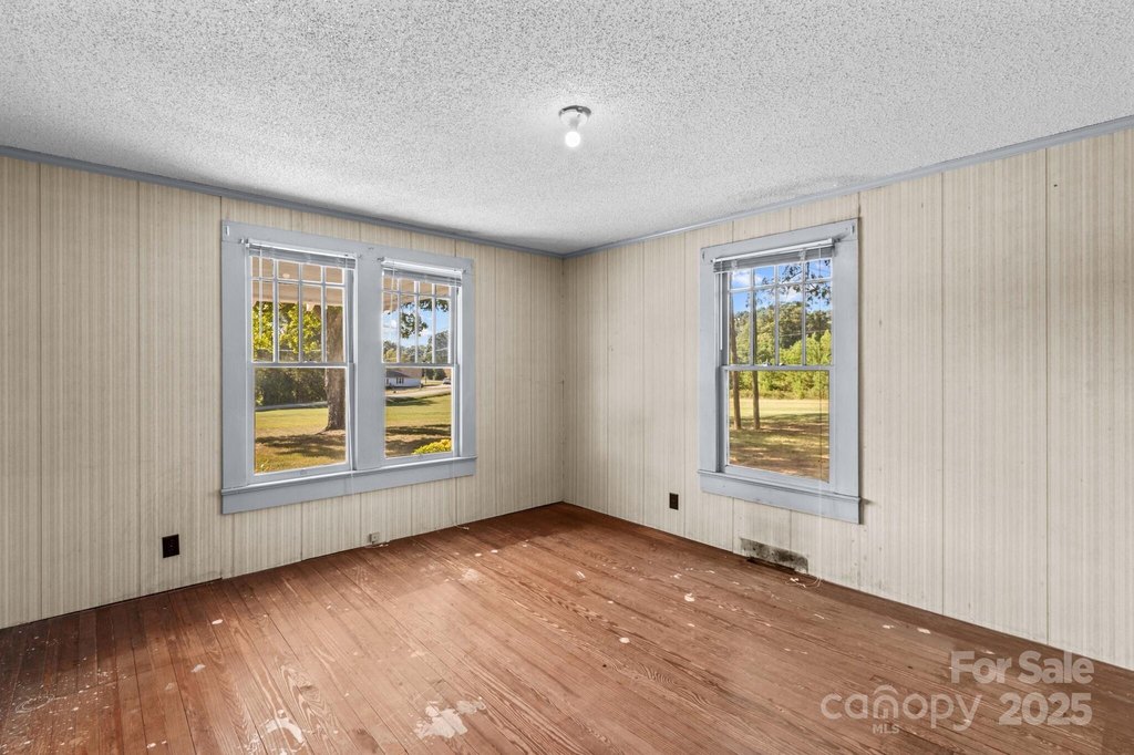 Kannapolis, North Carolina, 28081, United States, 6 Bedrooms Bedrooms, ,4 BathroomsBathrooms,Residential,Forsale,1985977