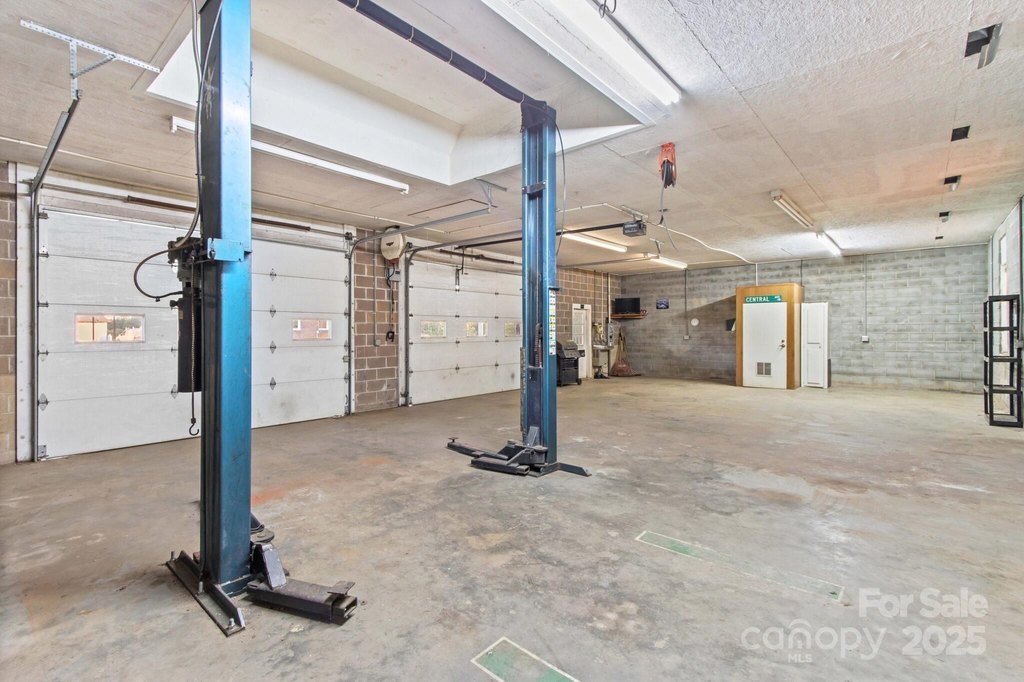 Kannapolis, North Carolina, 28081, United States, 6 Bedrooms Bedrooms, ,4 BathroomsBathrooms,Residential,Forsale,1985977