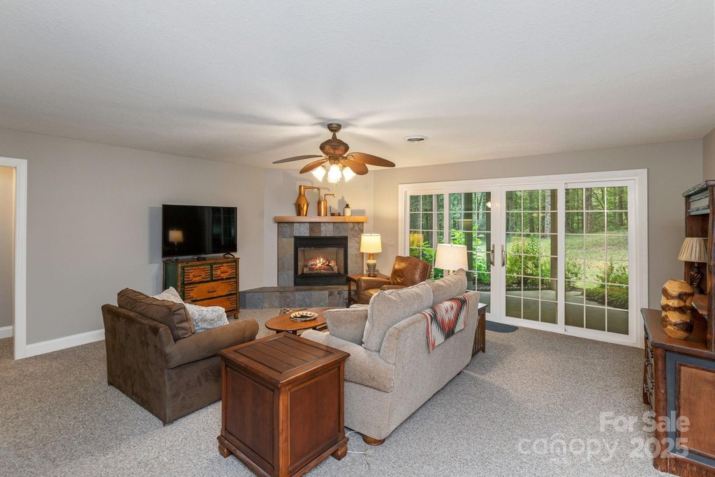 Flat Rock, North Carolina, 28731, United States, 3 Bedrooms Bedrooms, ,3 BathroomsBathrooms,Residential,Forsale,1985995