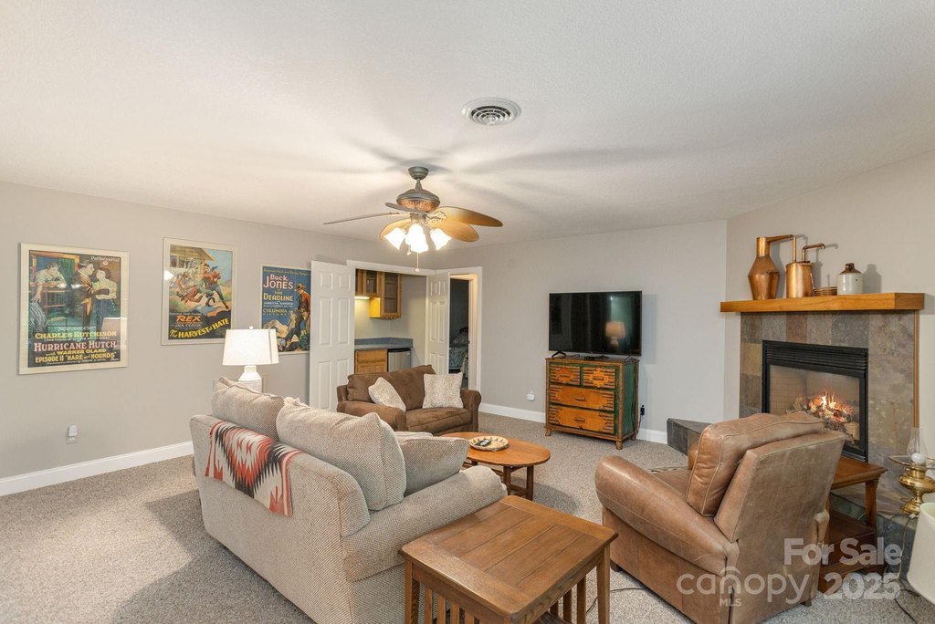 Flat Rock, North Carolina, 28731, United States, 3 Bedrooms Bedrooms, ,3 BathroomsBathrooms,Residential,Forsale,1985995