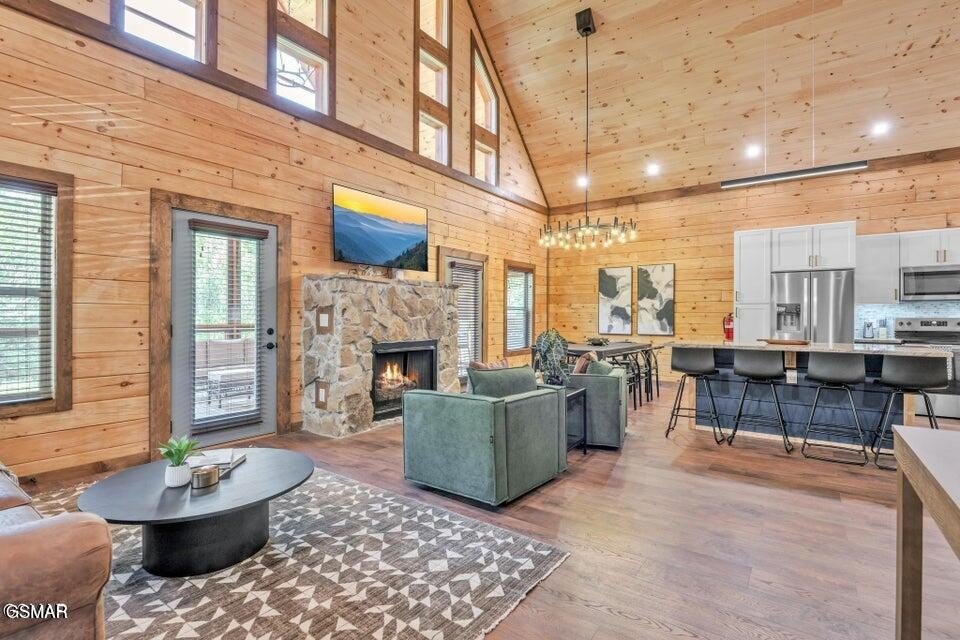 Pigeon Forge, Tennessee, 37863, United States, 2 Bedrooms Bedrooms, ,3.5 BathroomsBathrooms,Residential,Forsale,1999445