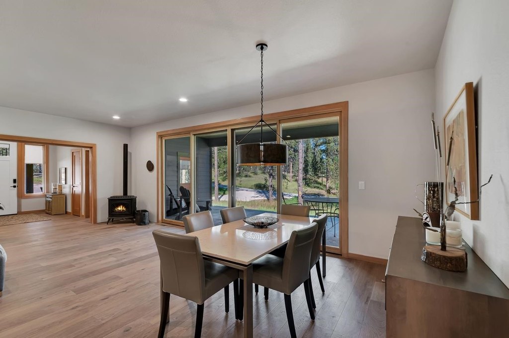 Custer, South Dakota, 57730, United States, 2 Bedrooms Bedrooms, ,2 BathroomsBathrooms,Residential,Forsale,1962260