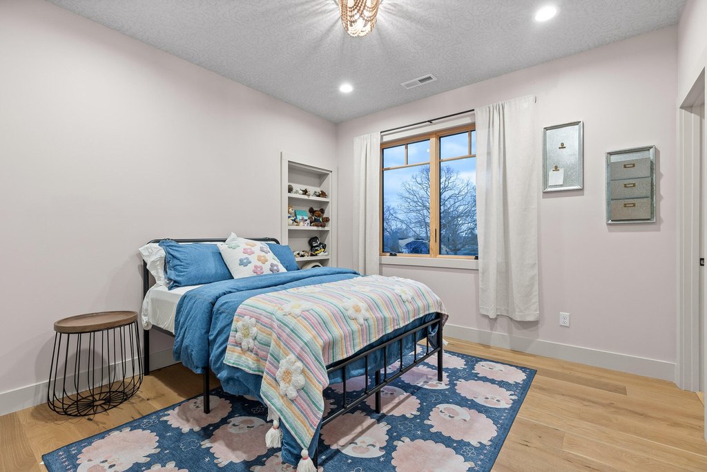 Signal Mountain, Tennessee, 37377, United States, 5 Bedrooms Bedrooms, ,5.5 BathroomsBathrooms,Residential,Forsale,1995324