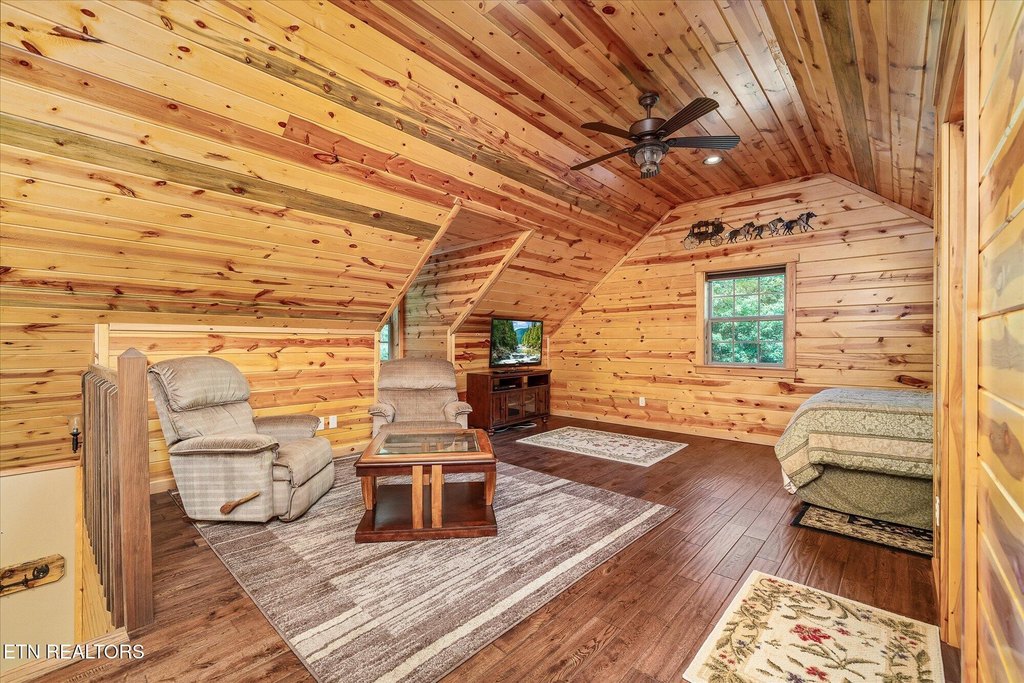 Jamestown, Tennessee, 38556, United States, 2 Bedrooms Bedrooms, ,2.5 BathroomsBathrooms,Residential,Forsale,1929822